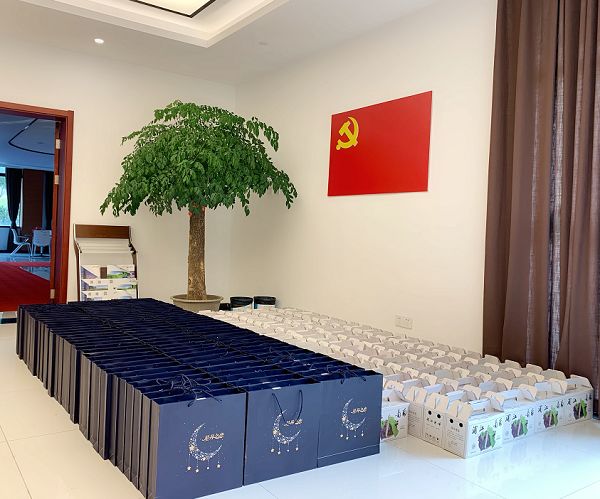 “欢乐中秋，情浓意浓”